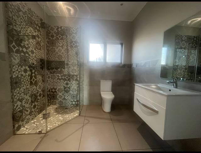 3 BEDROOM HOUSE TO LET IN NEW SALT ROCK CITY